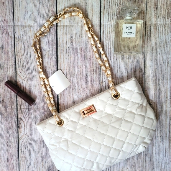 ✨️ White Quilted Vegan leather small tote✨️ - Picture 6 of 12